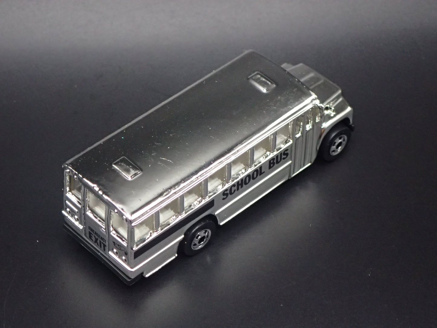 VINTAGE CHROME SCHOOL BUS 1:64 HW SCALE COLLECTIBLE DIORAMA DIECAST MODEL CAR