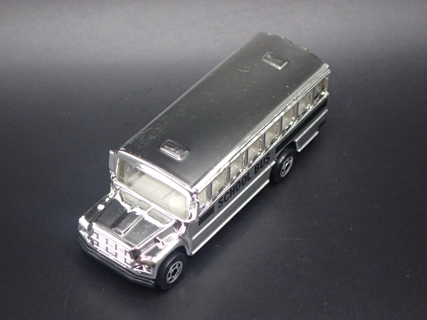 VINTAGE CHROME SCHOOL BUS 1:64 HW SCALE COLLECTIBLE DIORAMA DIECAST MODEL CAR