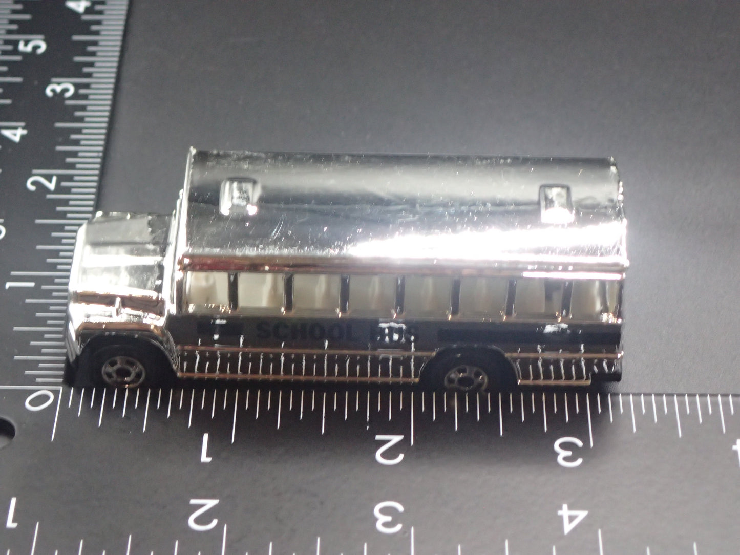 VINTAGE CHROME SCHOOL BUS 1:64 HW SCALE COLLECTIBLE DIORAMA DIECAST MODEL CAR