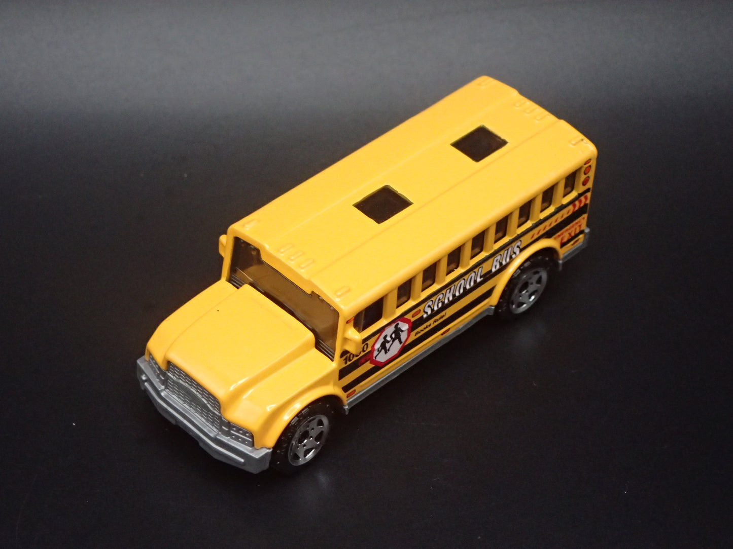 VINTAGE SCHOOL BUS YELLOW 1:64 MB SCALE COLLECTIBLE DIORAMA DIECAST MODEL CAR