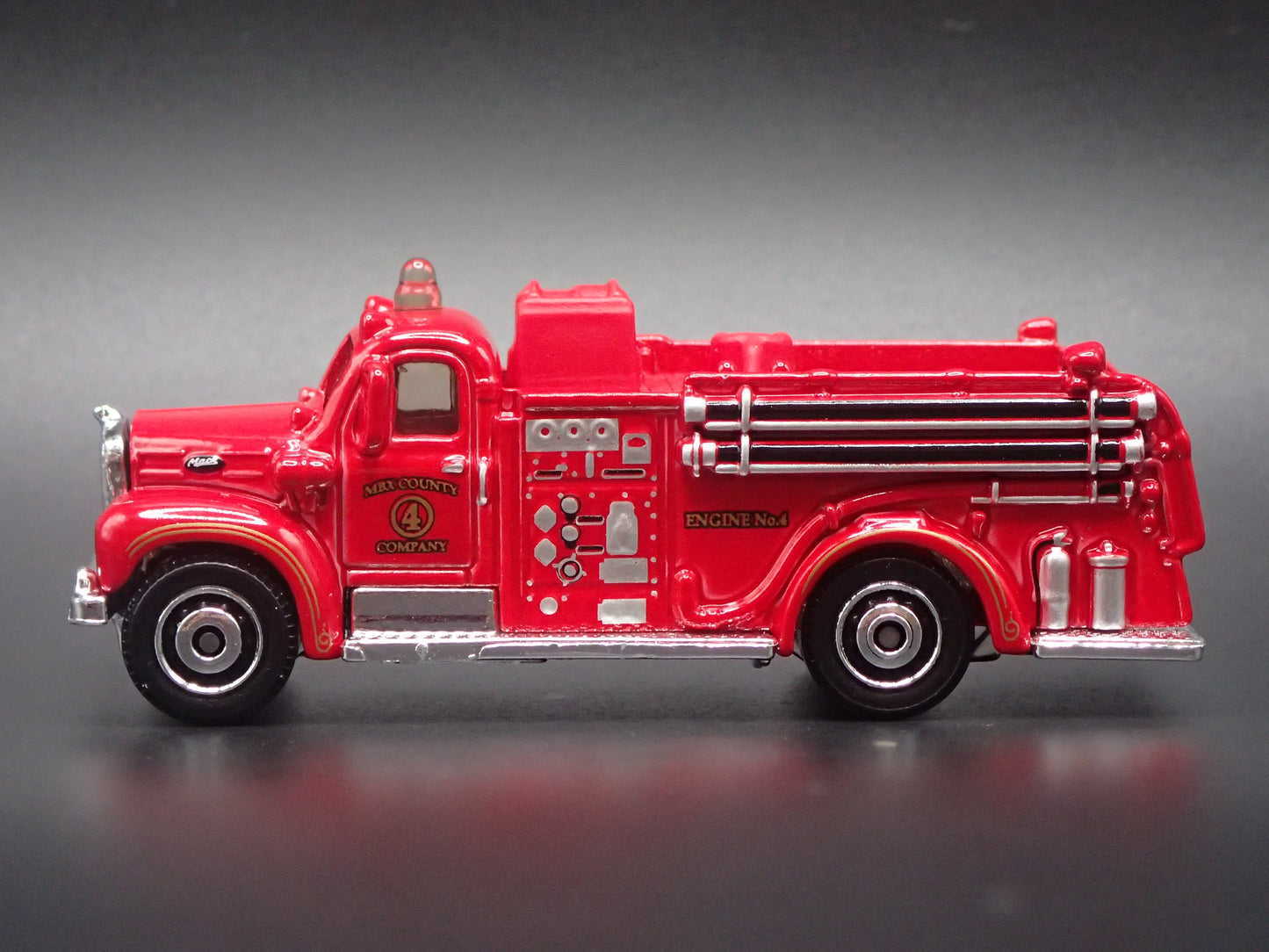 1953-1966 MACK B FIRE ENGINE TRUCK 1:64 MB SCALE COLLECTIBLE DIECAST MODEL CAR