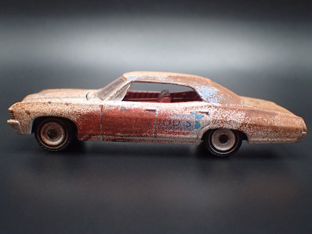 1967 67 CHEVY CHEVROLET IMPALA CUSTOM BARN FIND 1:64 SCALE DIECAST MODEL CAR