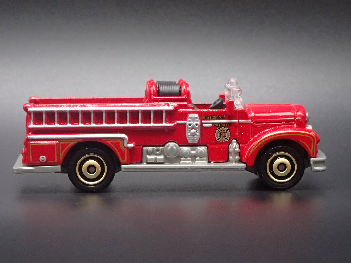SEAGRAVE FIRE ENGINE FIRE TRUCK RED 1/64 MB SCALE DIORAMA DIECAST MODEL CAR