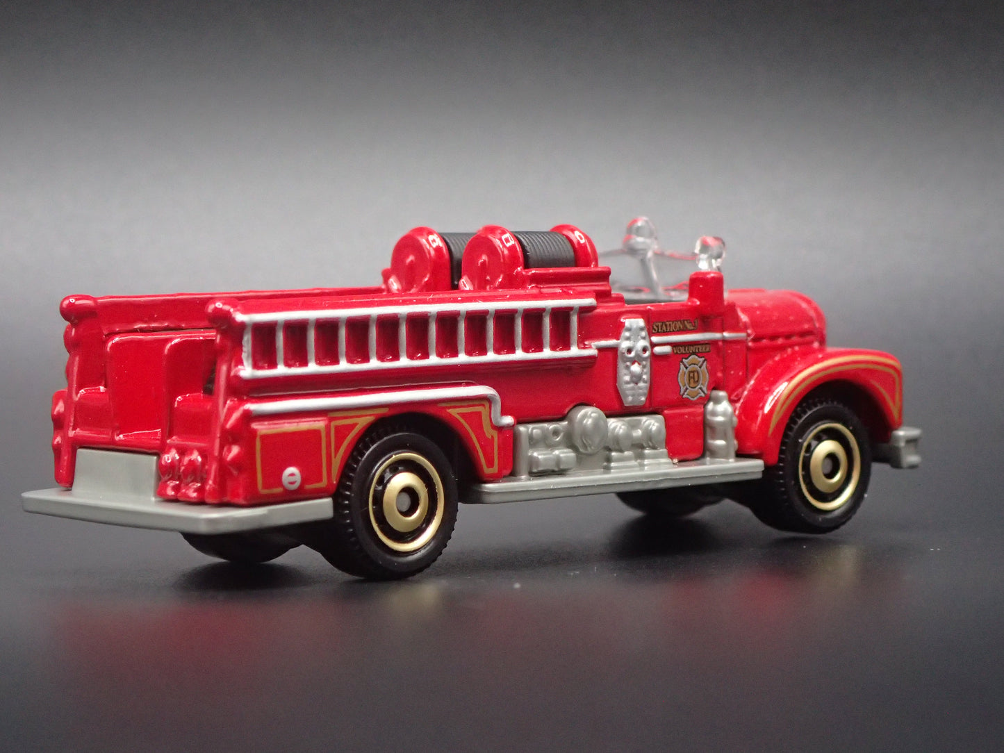 SEAGRAVE FIRE ENGINE FIRE TRUCK RED 1/64 MB SCALE DIORAMA DIECAST MODEL CAR
