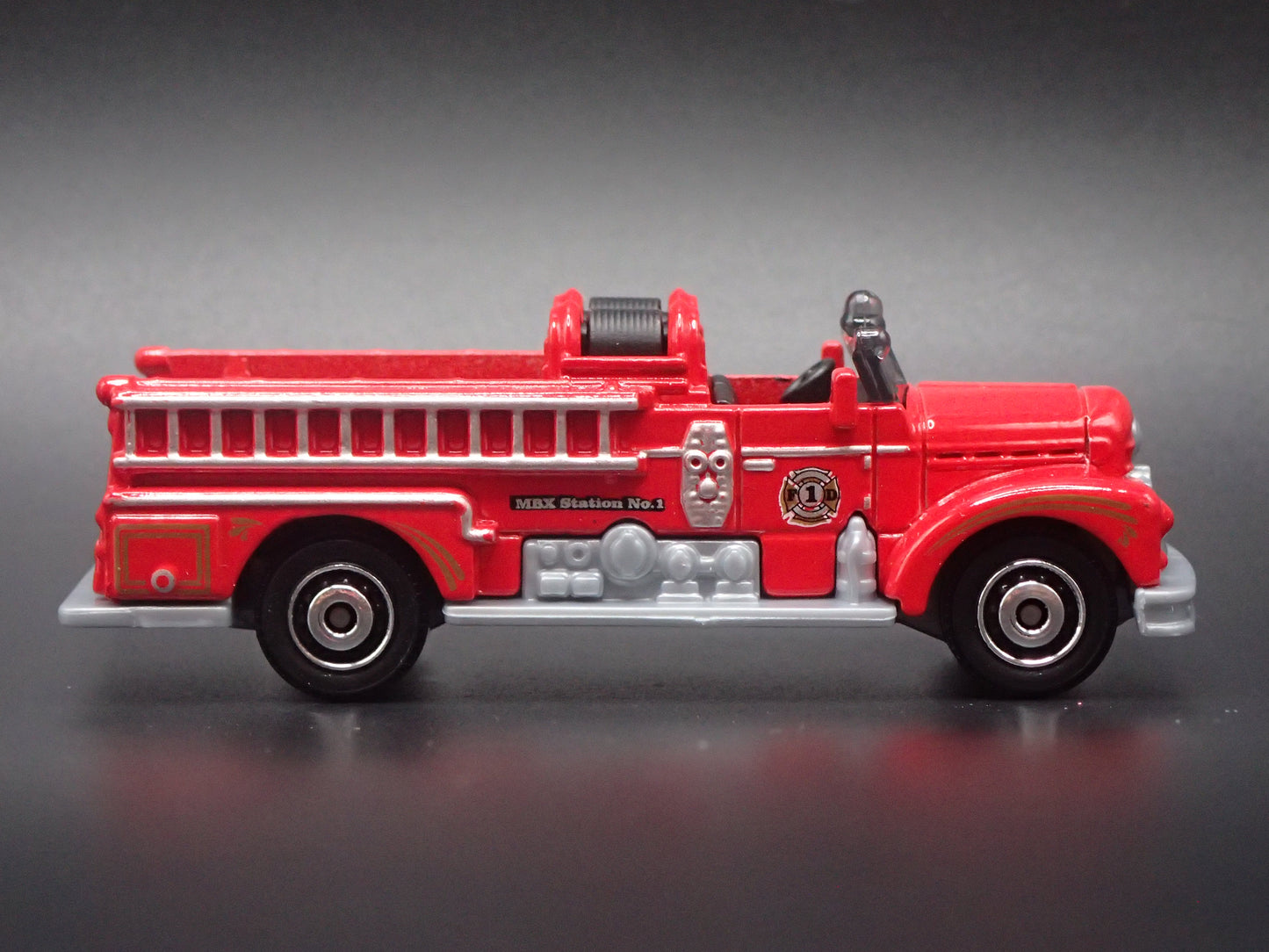 SEAGRAVE FIRE ENGINE FIRE TRUCK RED 1/64 MB SCALE DIORAMA DIECAST MODEL CAR