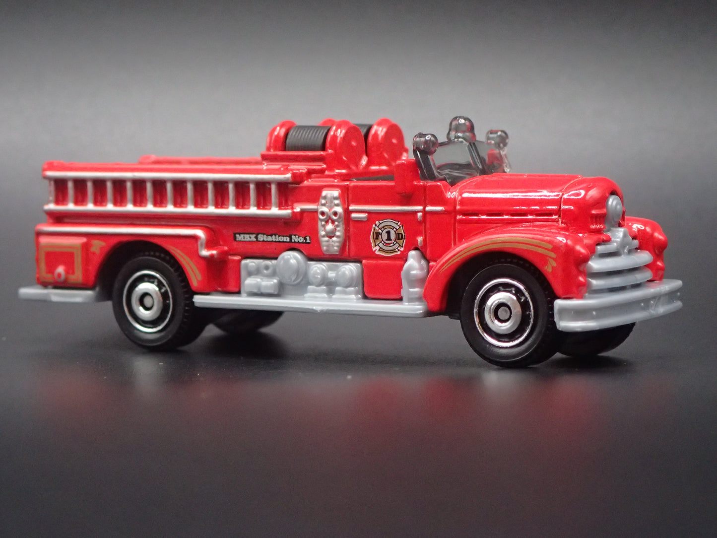 SEAGRAVE FIRE ENGINE FIRE TRUCK RED 1/64 MB SCALE DIORAMA DIECAST MODEL CAR