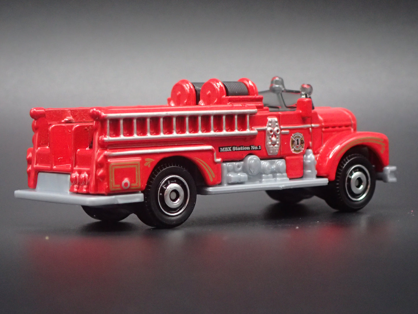 SEAGRAVE FIRE ENGINE FIRE TRUCK RED 1/64 MB SCALE DIORAMA DIECAST MODEL CAR