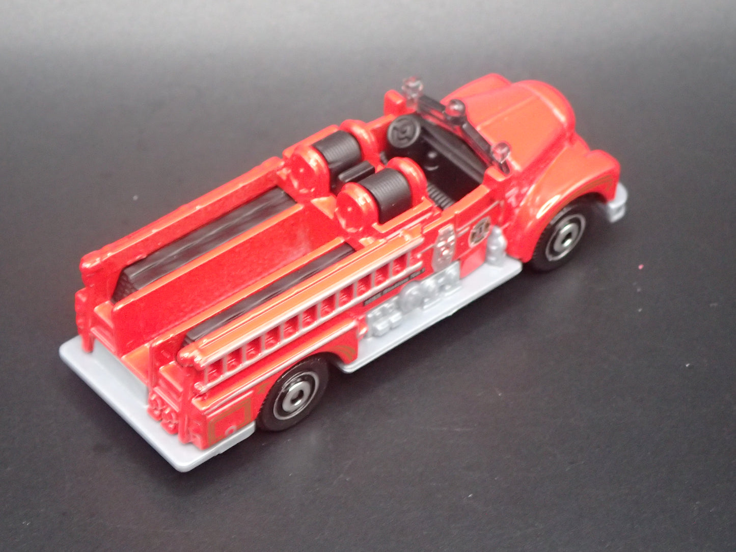 SEAGRAVE FIRE ENGINE FIRE TRUCK RED 1/64 MB SCALE DIORAMA DIECAST MODEL CAR