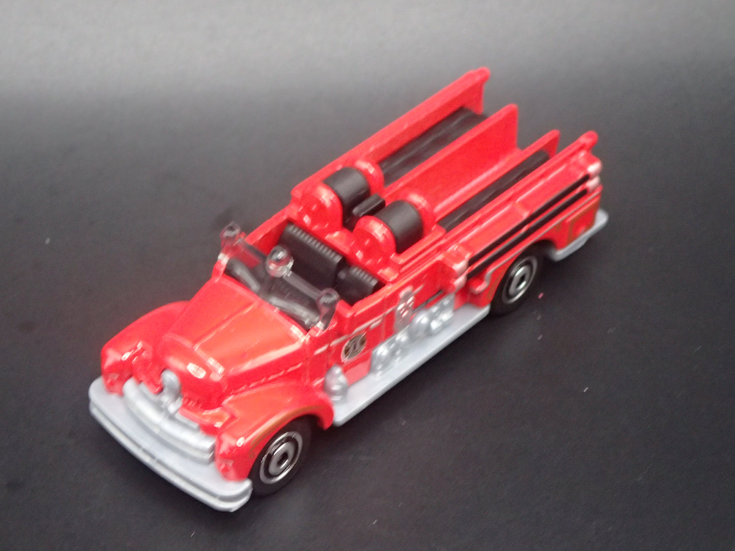 SEAGRAVE FIRE ENGINE FIRE TRUCK RED 1/64 MB SCALE DIORAMA DIECAST MODEL CAR