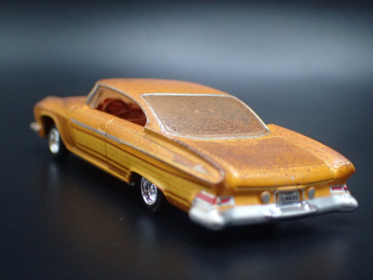 1961 61 DODGE DART PHOENIX LOWRIDER BARN FIND 1:64 SCALE DIORAMA DIECAST MODEL CAR