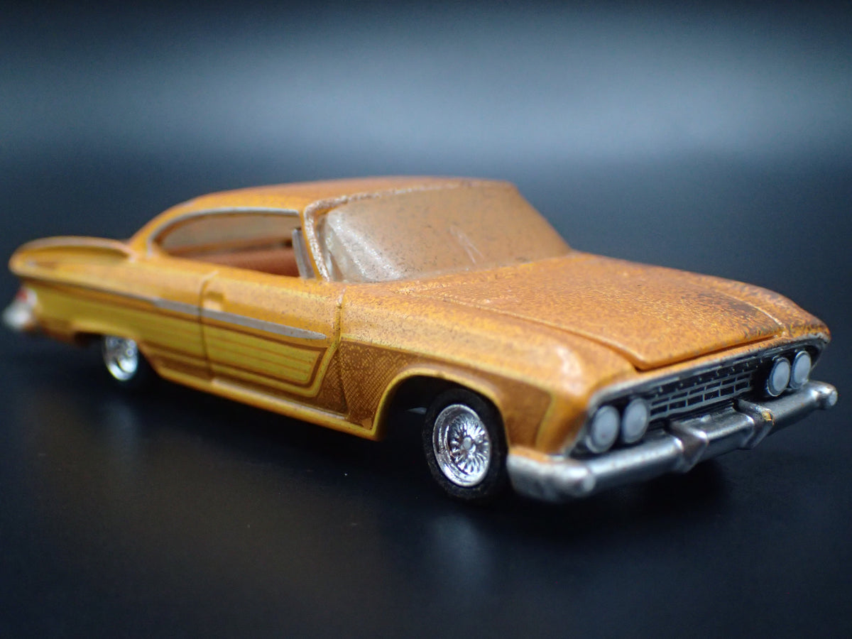 1961 61 DODGE DART PHOENIX LOWRIDER BARN FIND 1:64 SCALE DIORAMA DIECAST MODEL CAR
