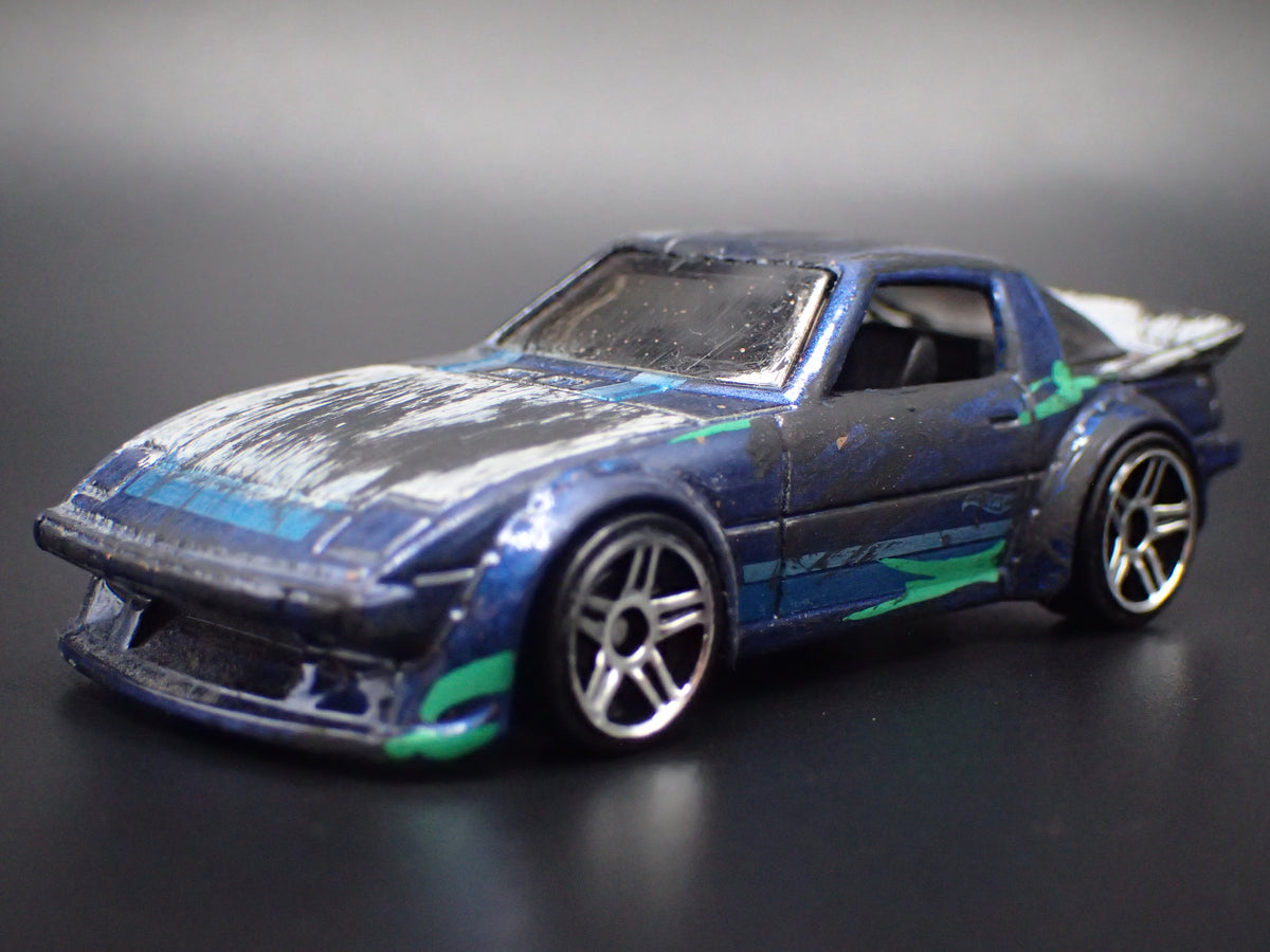1978-1985 MAZDA RX7 JDM  CUSTOM BARN FIND 1:64 SCALE DIORAMA DIECAST MODEL CAR