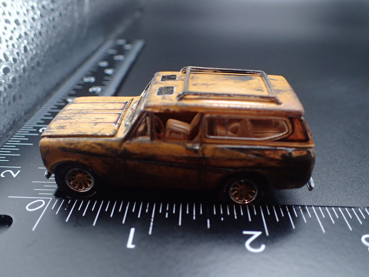 1979 79 INTERNATIONAL SCOUT II CUSTOM BARN FIND 1:64 SCALE DIECAST MODEL CAR