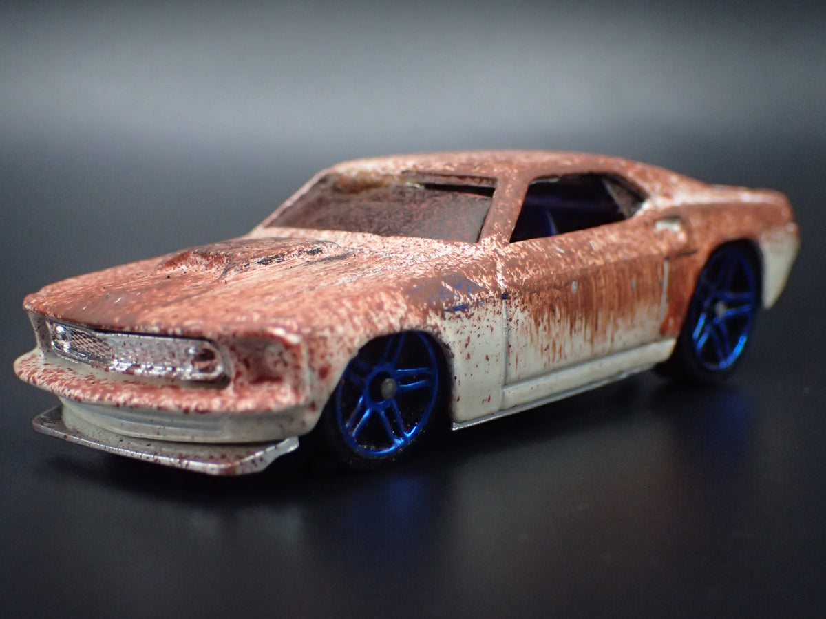 1969 69 FORD MUSTANG FASTBACK CUSTOM BARN FIND 1/64 SCALE DIECAST MODEL CAR