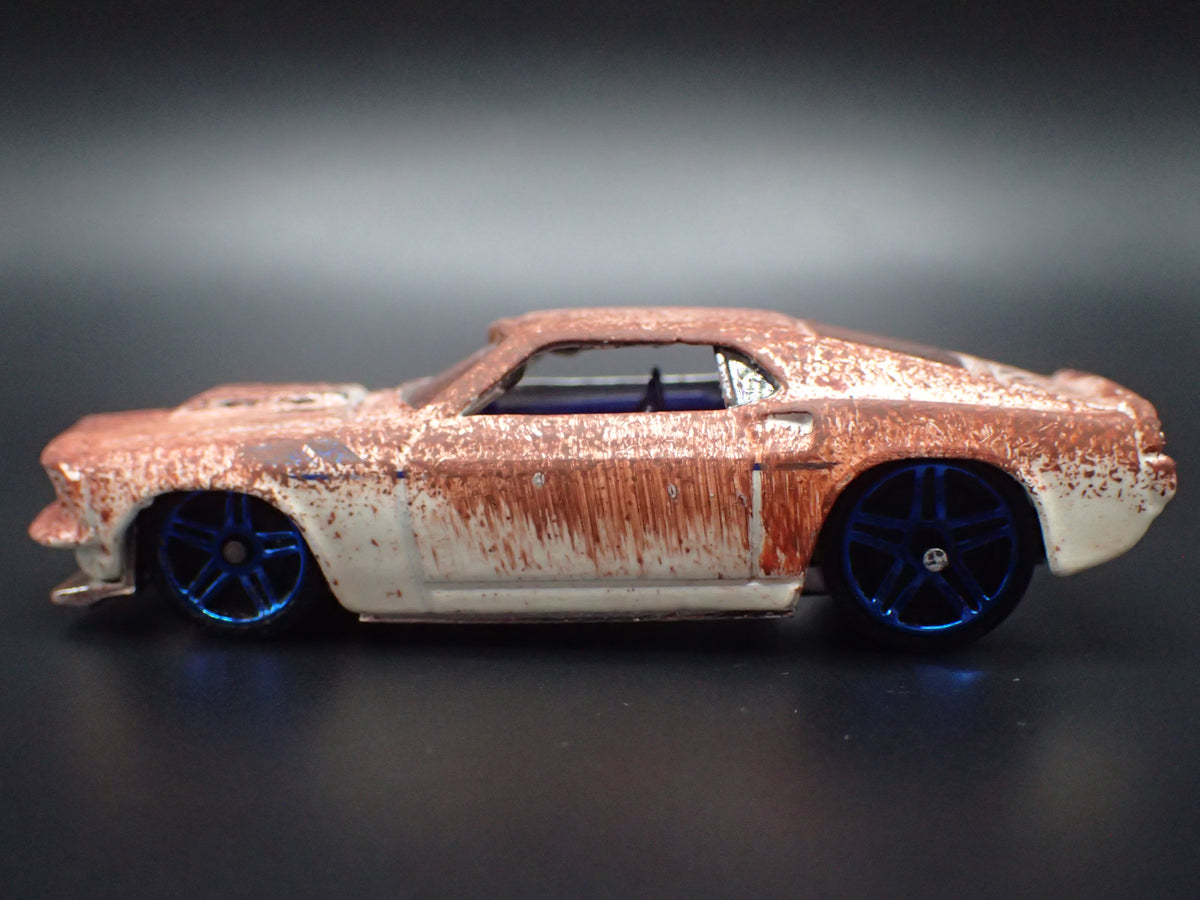 1969 69 FORD MUSTANG FASTBACK CUSTOM BARN FIND 1/64 SCALE DIECAST MODEL CAR