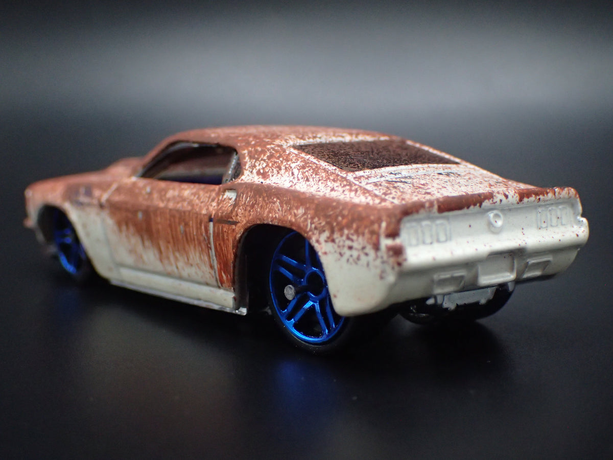 1969 69 FORD MUSTANG FASTBACK CUSTOM BARN FIND 1/64 SCALE DIECAST MODEL CAR