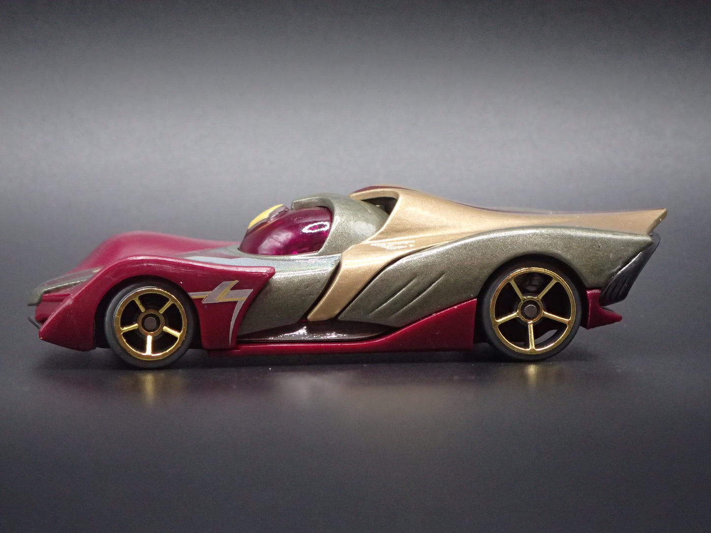 VISION MARVEL CHARACTER CARS 1/64 SCALE DIORAMA DIECAST MODEL CAR