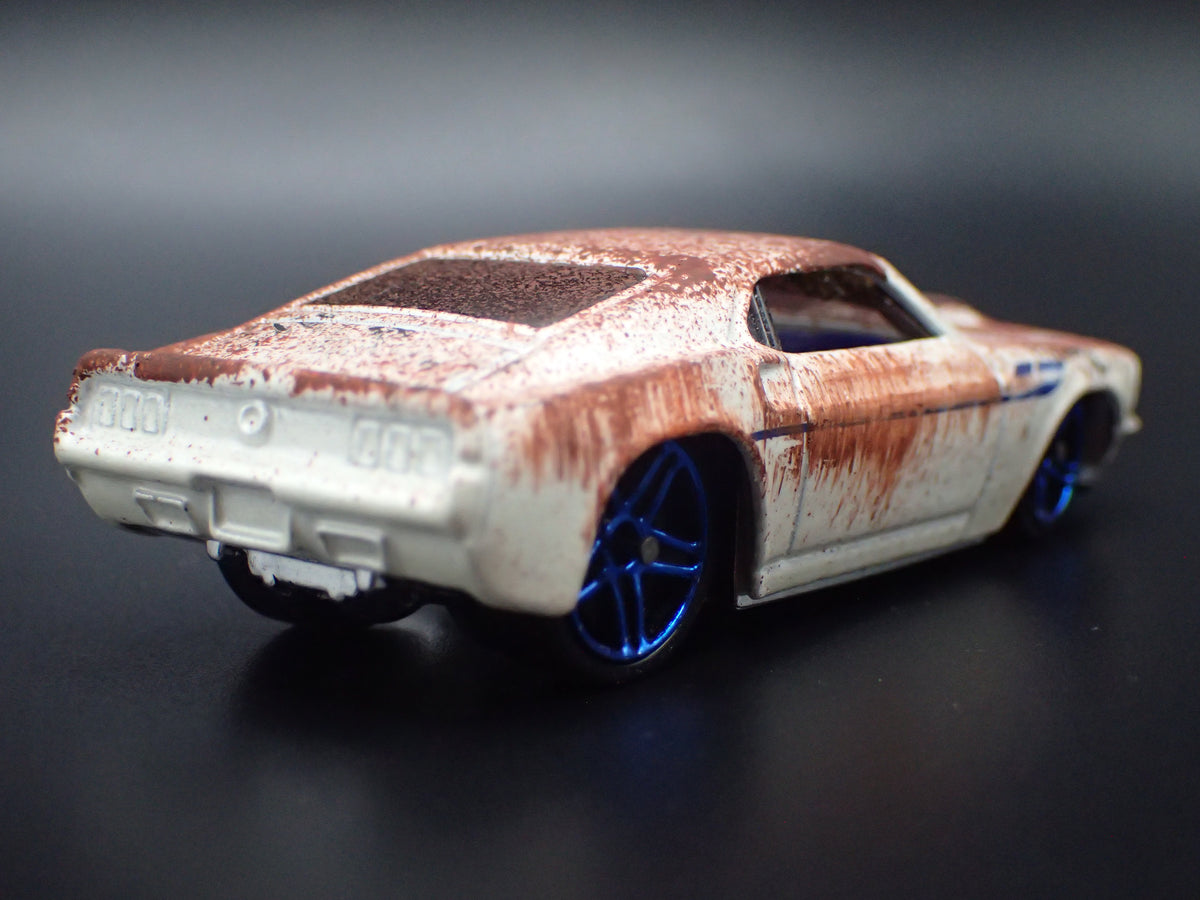 1969 69 FORD MUSTANG FASTBACK CUSTOM BARN FIND 1/64 SCALE DIECAST MODEL CAR