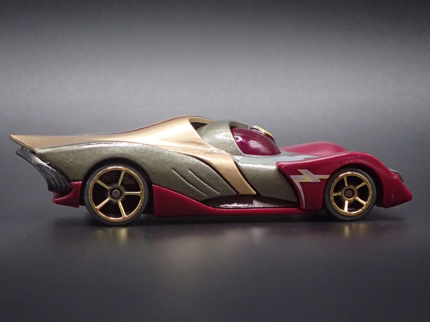 VISION MARVEL CHARACTER CARS 1/64 SCALE DIORAMA DIECAST MODEL CAR