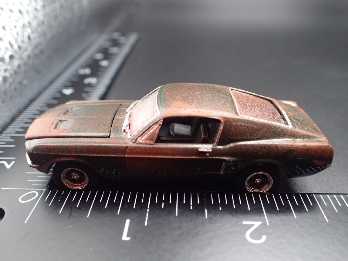 1968 FORD MUSTANG BULLITT FASTBACK BARN FIND 1:64 SCALE DIECAST MODEL CAR