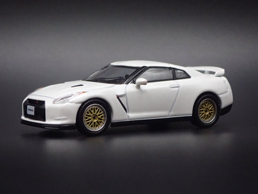 2007-2025 NISSAN SKYLINE GTR R35 WHITE 1:64 SCALE COLLECTIBLE DIECAST MODEL CAR