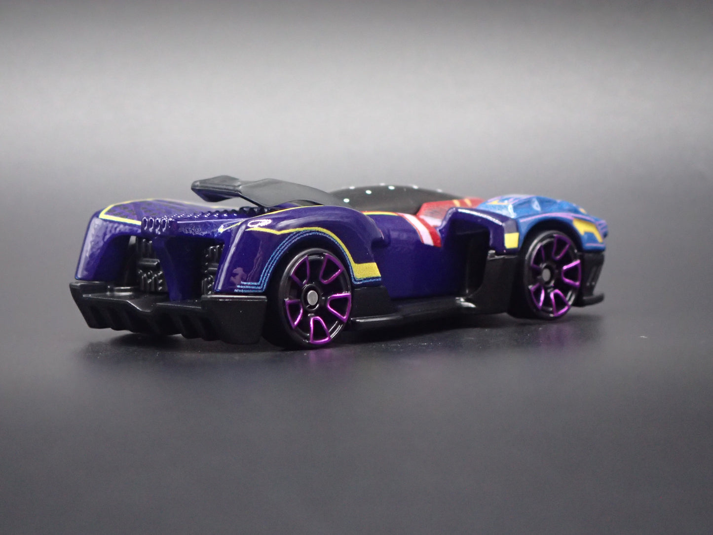 SHURI BLACK PANTHER MARVEL CHARACTER CARS 1/64 SCALE DIORAMA DIECAST MODEL CAR