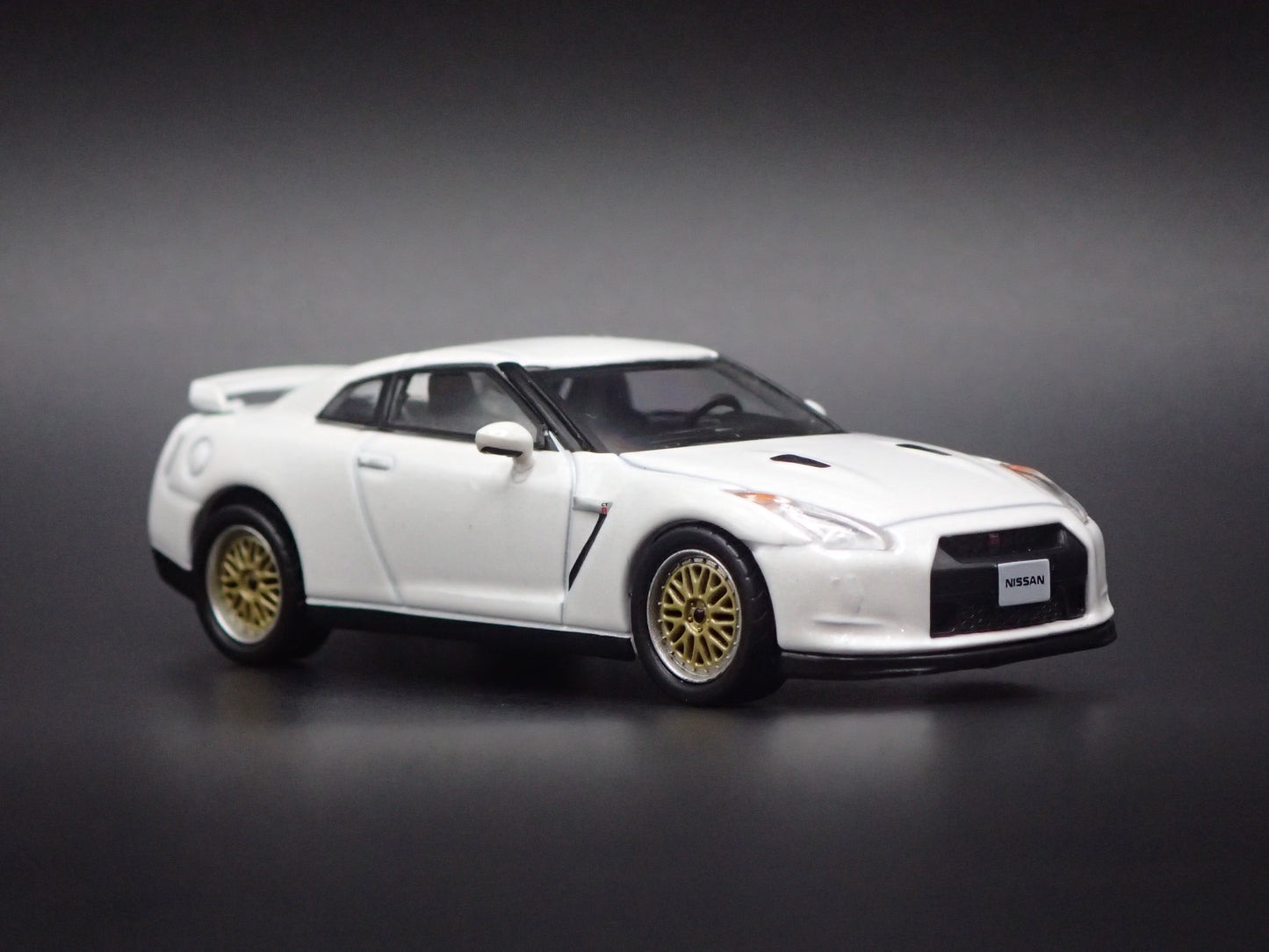 2007-2025 NISSAN SKYLINE GTR R35 WHITE 1:64 SCALE COLLECTIBLE DIECAST MODEL CAR