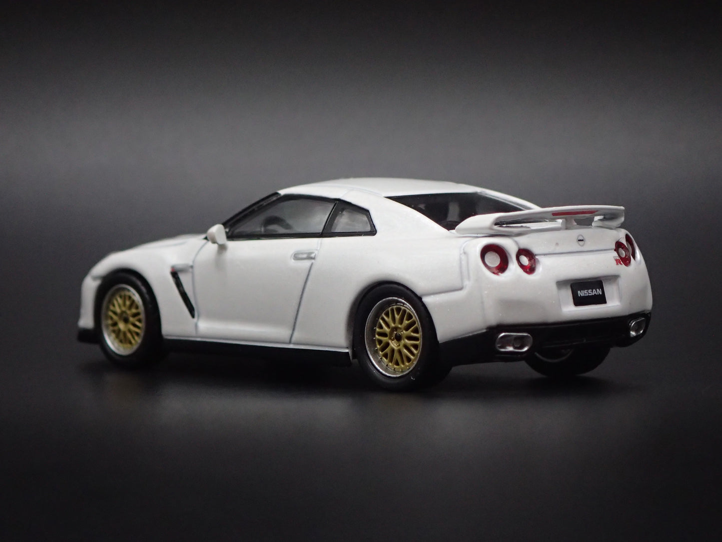2007-2025 NISSAN SKYLINE GTR R35 WHITE 1:64 SCALE COLLECTIBLE DIECAST MODEL CAR