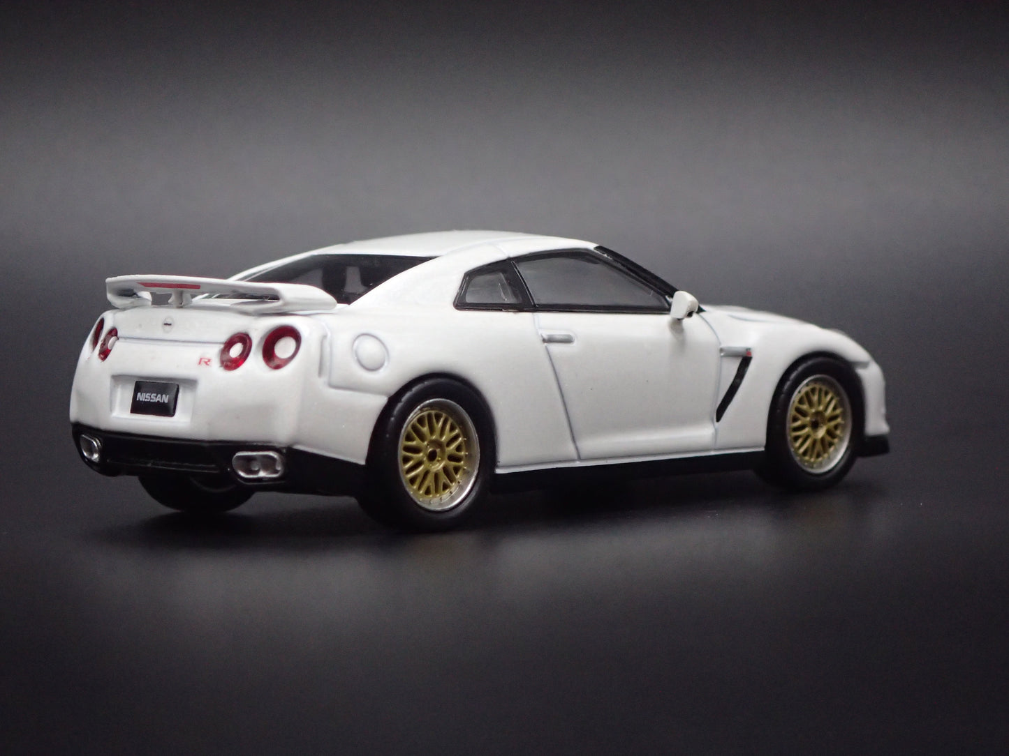 2007-2025 NISSAN SKYLINE GTR R35 WHITE 1:64 SCALE COLLECTIBLE DIECAST MODEL CAR
