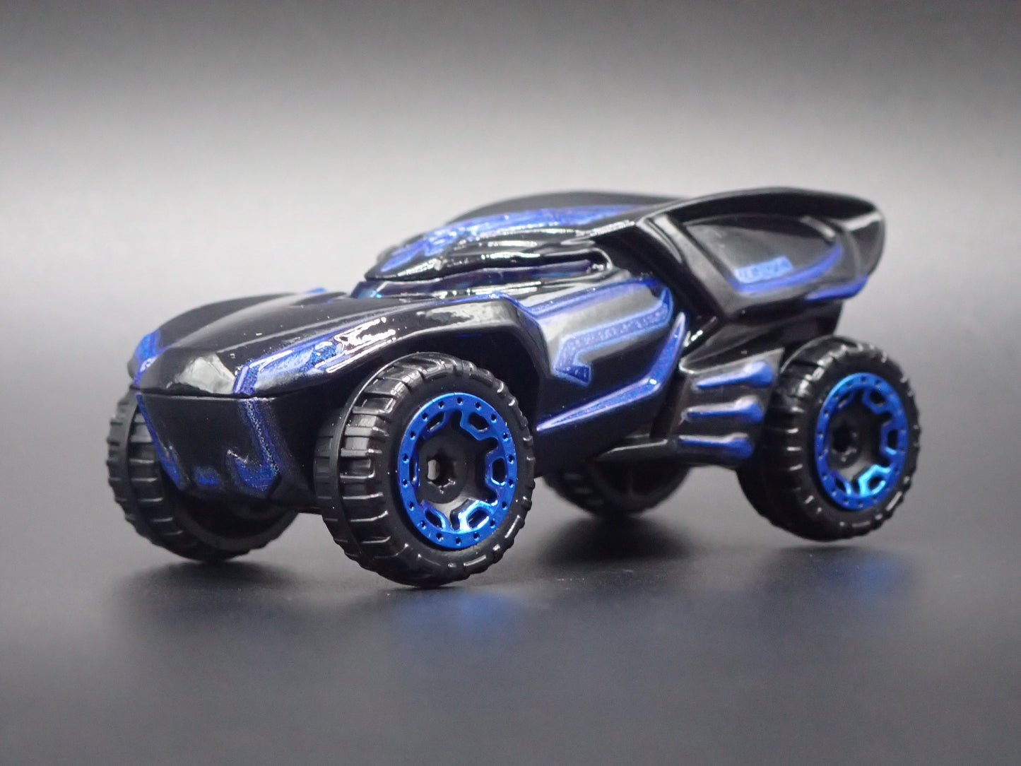 BLACK PANTHER MARVEL CHARACTER CARS 1/64 SCALE DIORAMA DIECAST MODEL CAR
