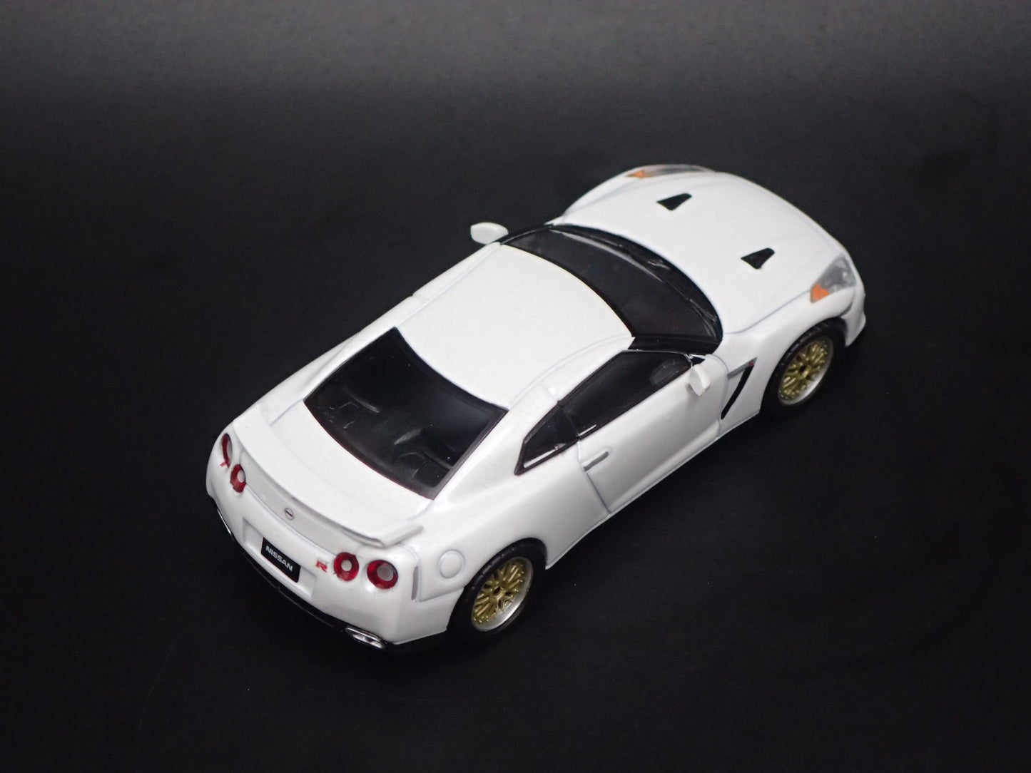 2007-2025 NISSAN SKYLINE GTR R35 WHITE 1:64 SCALE COLLECTIBLE DIECAST MODEL CAR