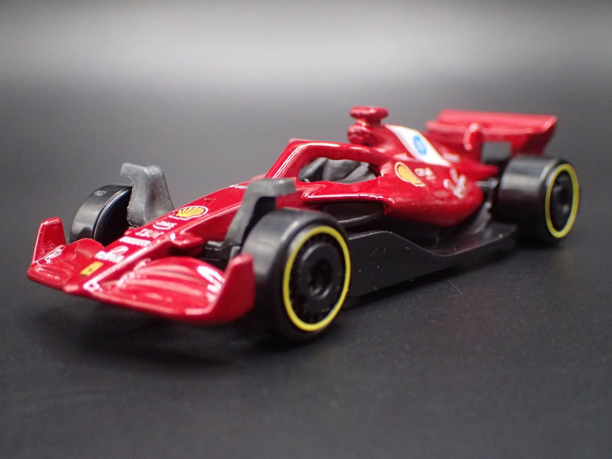SCUDERIA FERRARI F1 RACING  RED 1:64 SCALE COLLECTIBLE DIECAST MODEL CAR