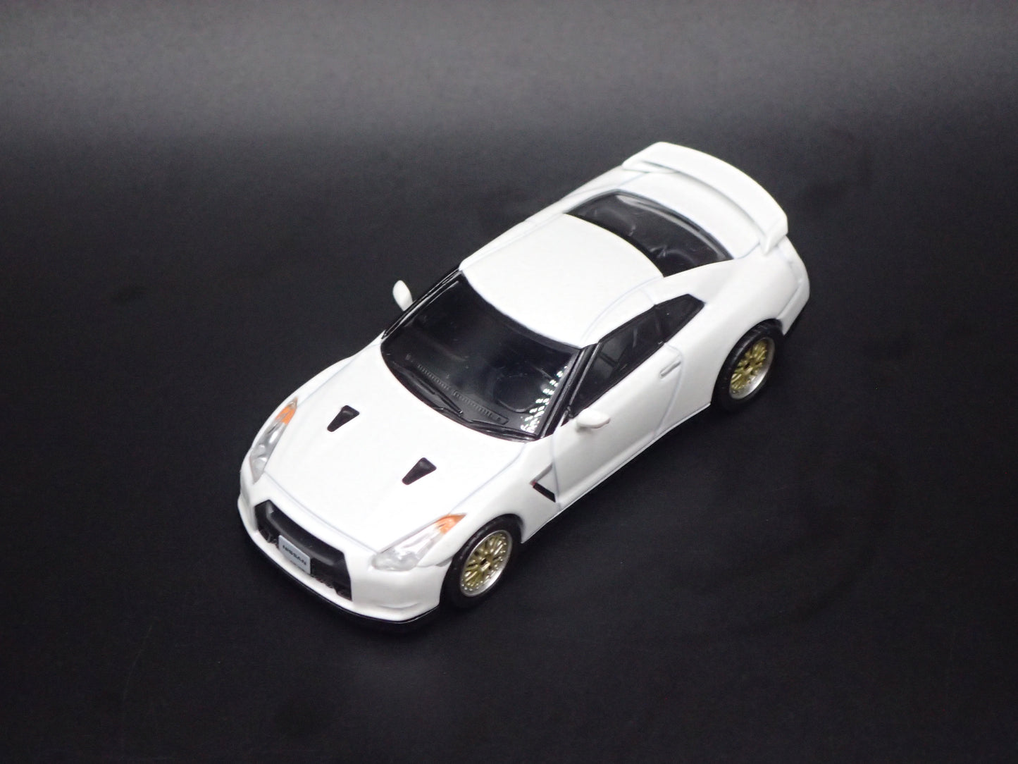 2007-2025 NISSAN SKYLINE GTR R35 WHITE 1:64 SCALE COLLECTIBLE DIECAST MODEL CAR