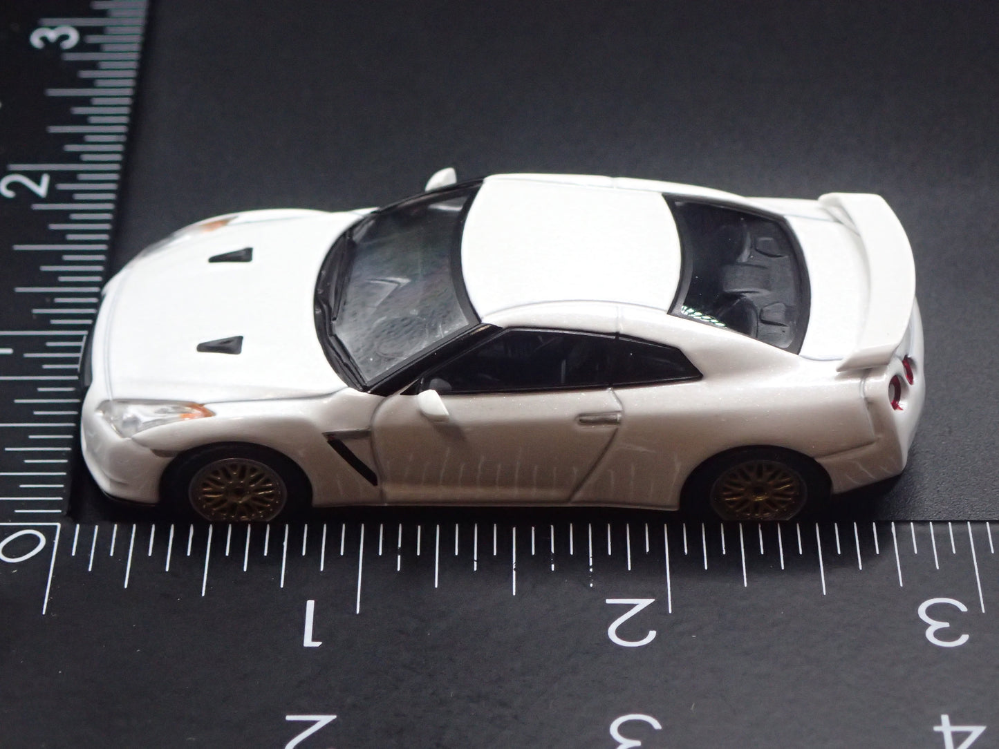 2007-2025 NISSAN SKYLINE GTR R35 WHITE 1:64 SCALE COLLECTIBLE DIECAST MODEL CAR