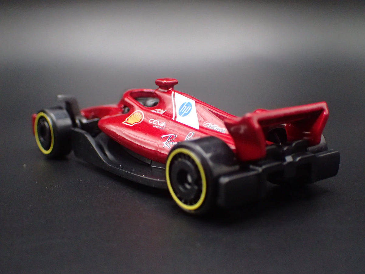 SCUDERIA FERRARI F1 RACING  RED 1:64 SCALE COLLECTIBLE DIECAST MODEL CAR