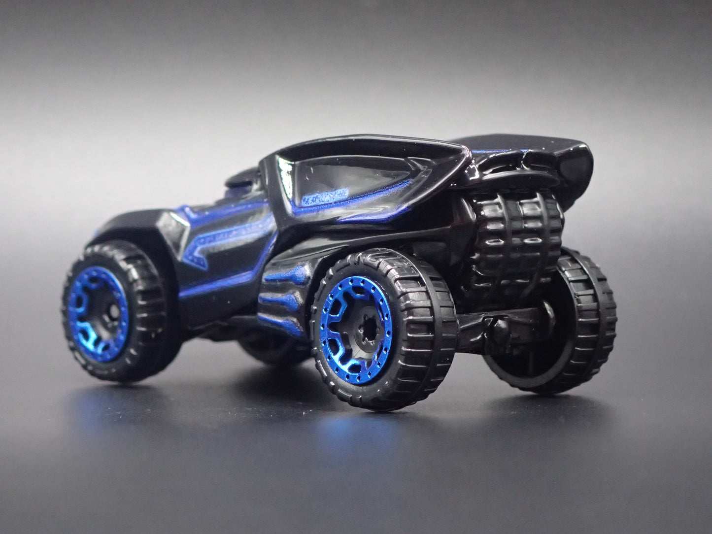 BLACK PANTHER MARVEL CHARACTER CARS 1/64 SCALE DIORAMA DIECAST MODEL CAR