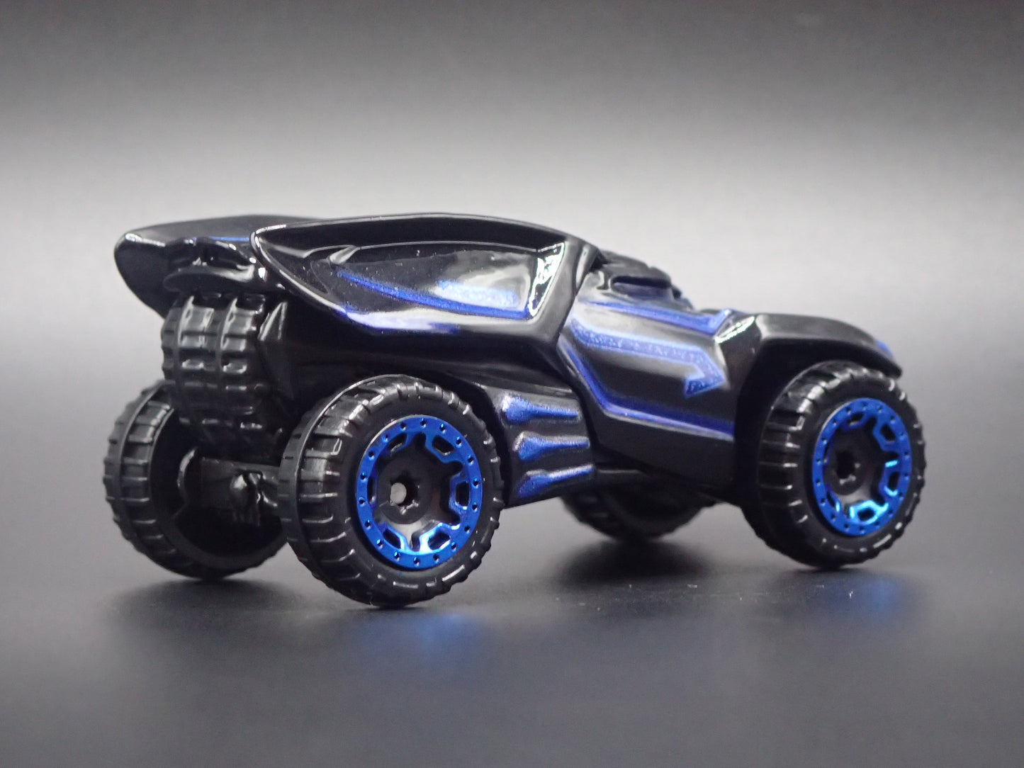 BLACK PANTHER MARVEL CHARACTER CARS 1/64 SCALE DIORAMA DIECAST MODEL CAR