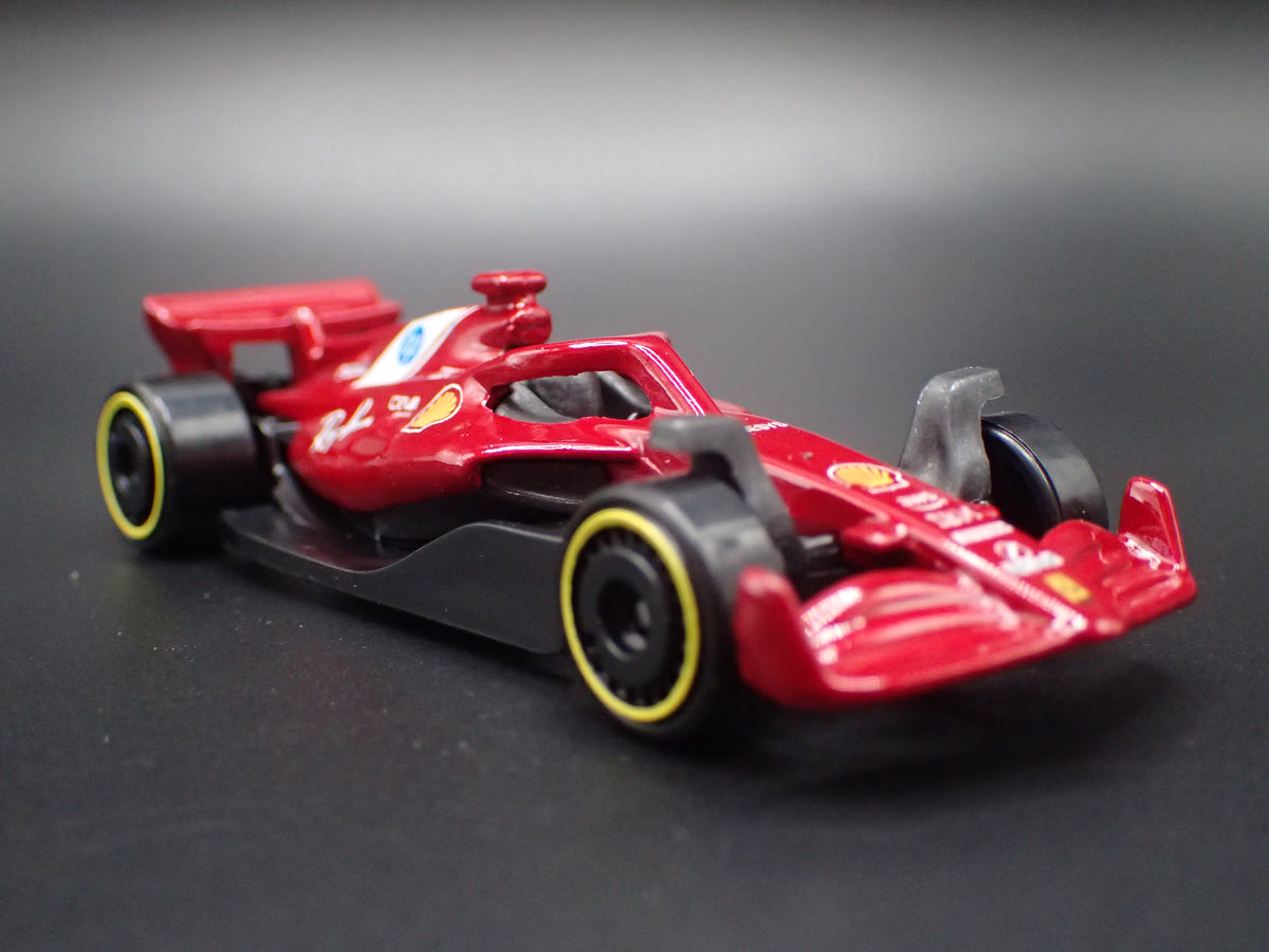 SCUDERIA FERRARI F1 RACING  RED 1:64 SCALE COLLECTIBLE DIECAST MODEL CAR