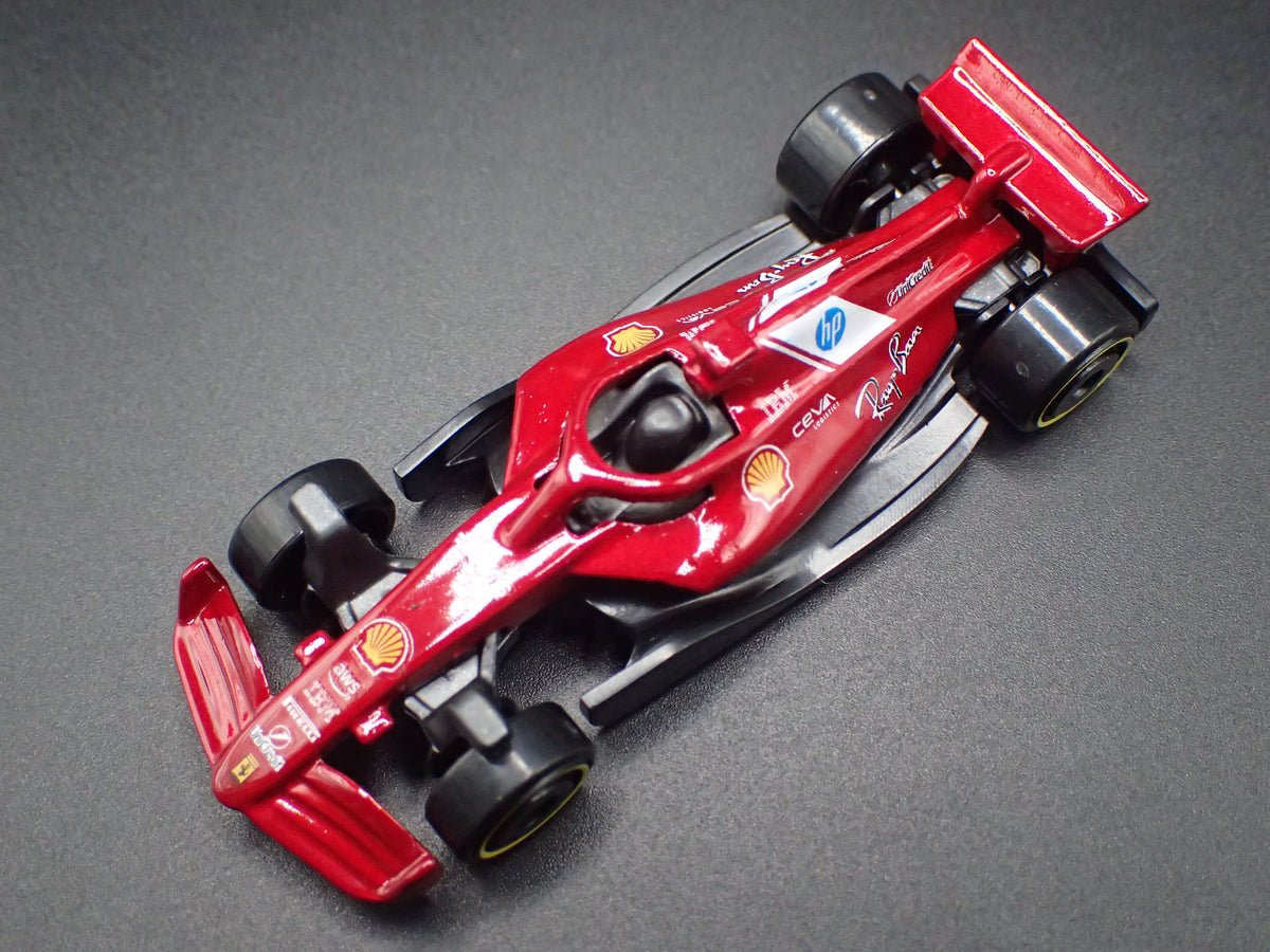 SCUDERIA FERRARI F1 RACING  RED 1:64 SCALE COLLECTIBLE DIECAST MODEL CAR