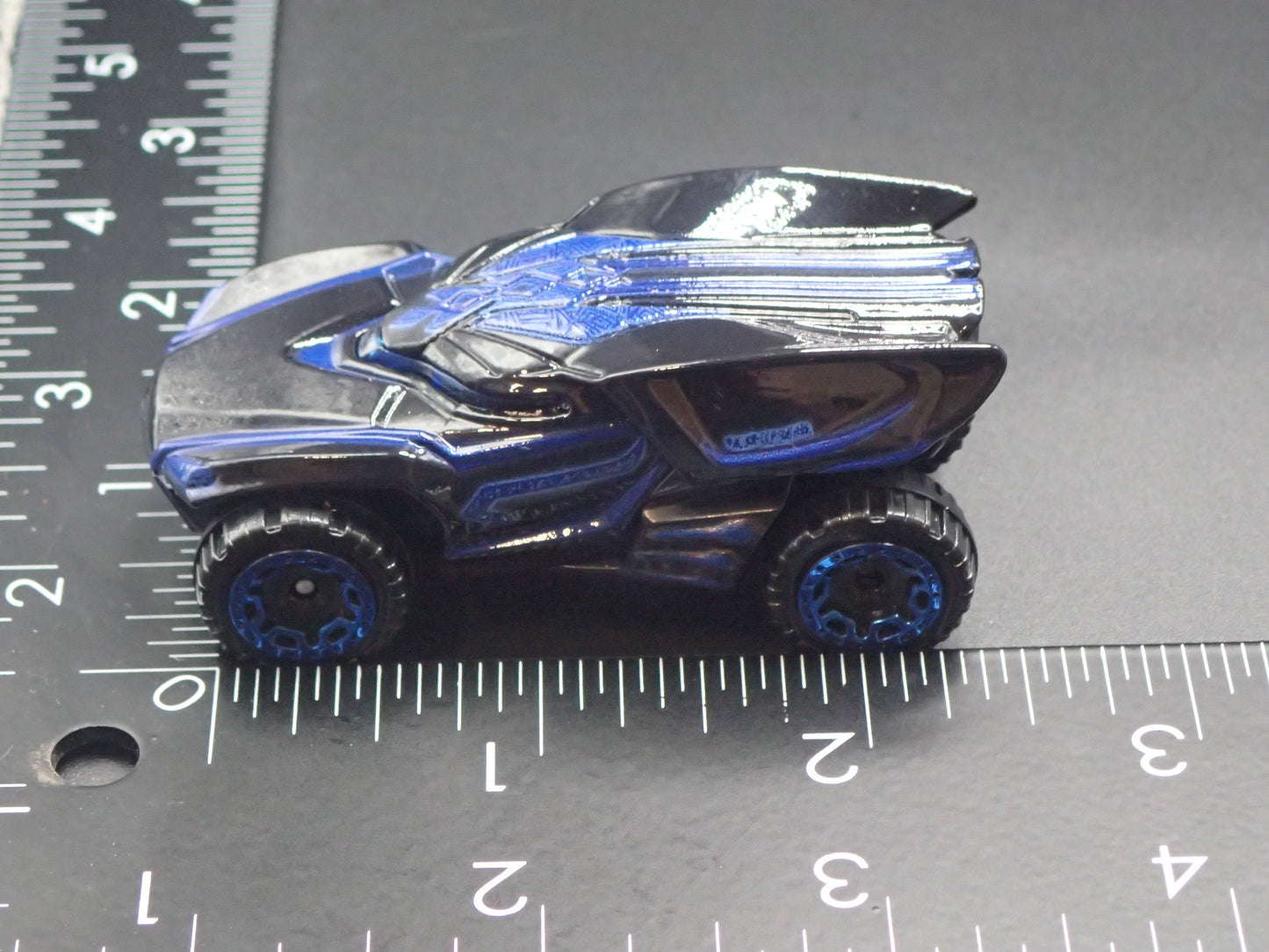 BLACK PANTHER MARVEL CHARACTER CARS 1/64 SCALE DIORAMA DIECAST MODEL CAR
