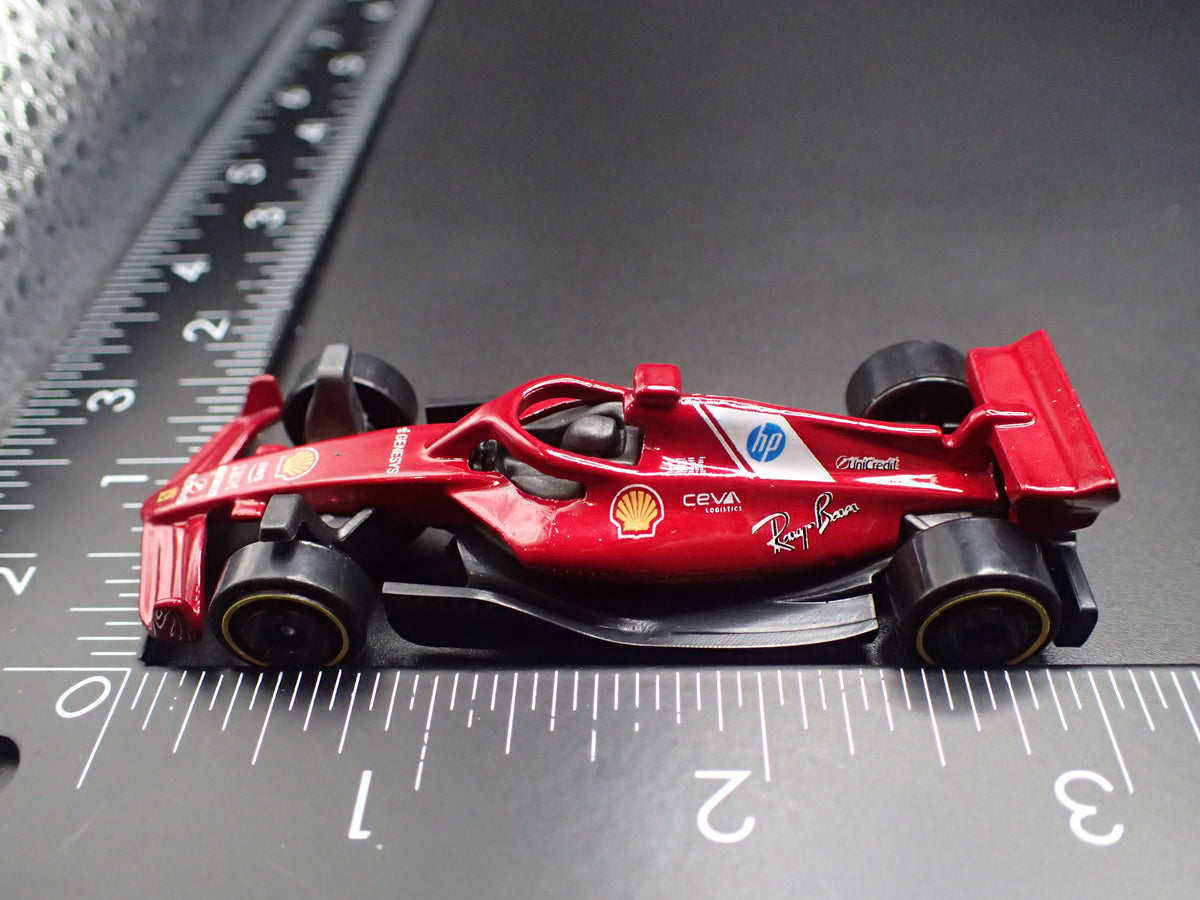 SCUDERIA FERRARI F1 RACING  RED 1:64 SCALE COLLECTIBLE DIECAST MODEL CAR