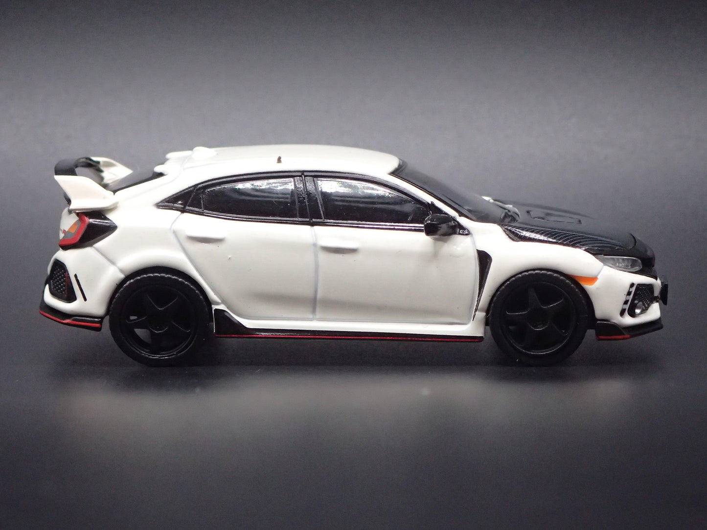 2017-2021 HONDA CIVIC TYPE R FK8 WHITE 1:64 SCALE COLLECTIBLE DIECAST MODEL CAR