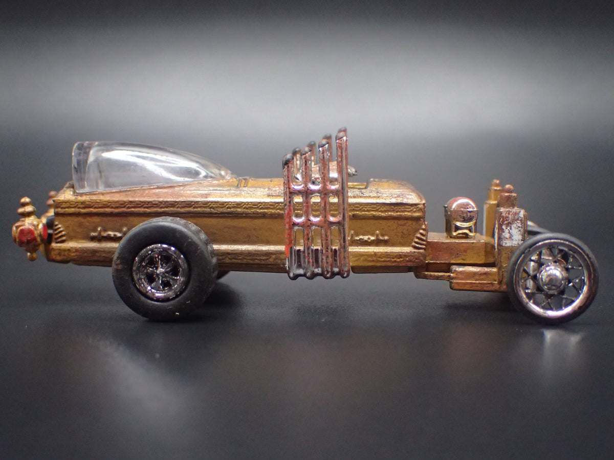BARRIS THE DRAG-U-LA DRAGULA MUNSTERS BARN FIND 1:64  DIECAST MODEL CAR