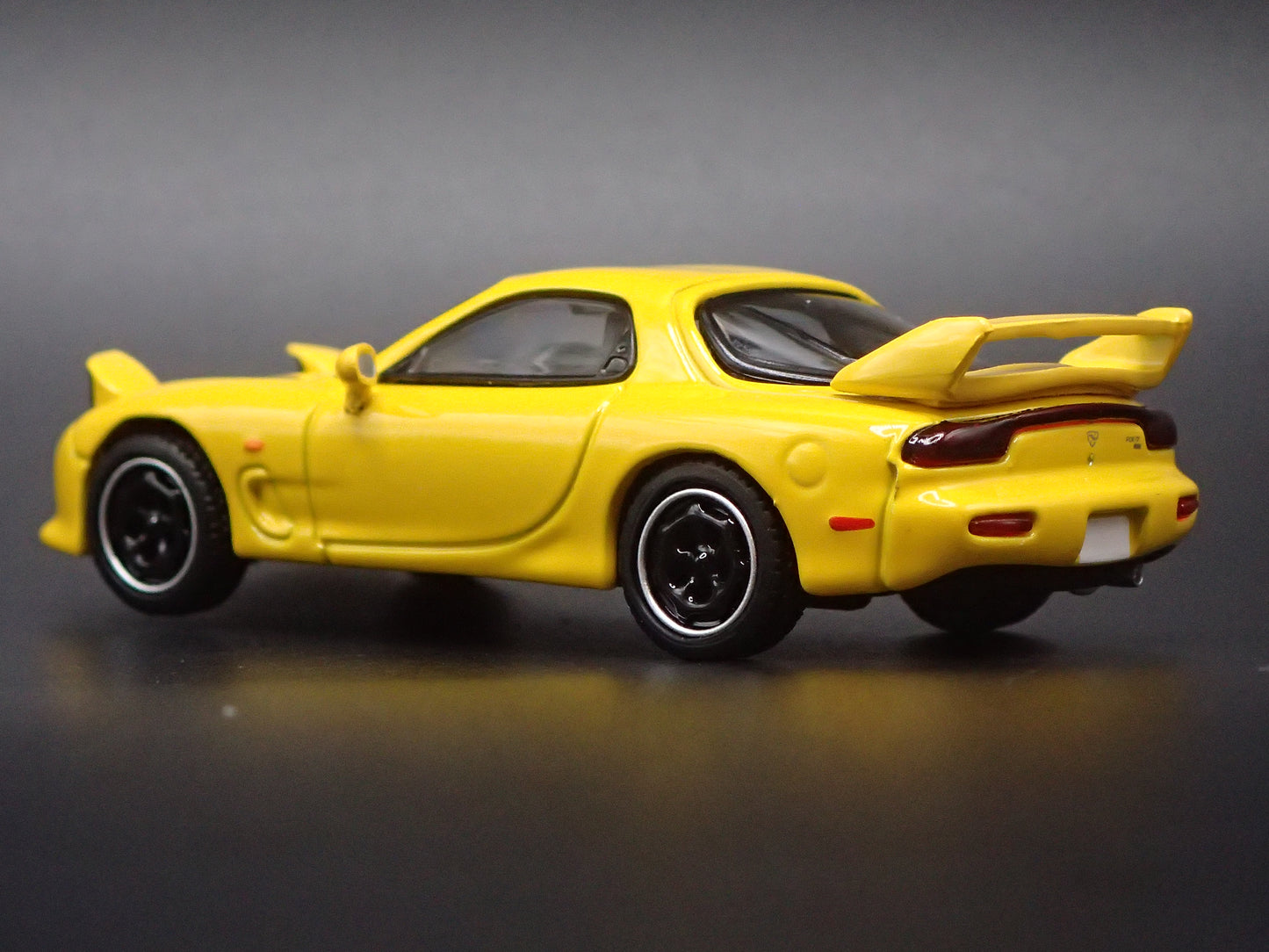 MAZDA RX7 FD3S INITIAL D YELLOW JDM 1:64 SCALE DIORAMA DIECAST MODEL CAR