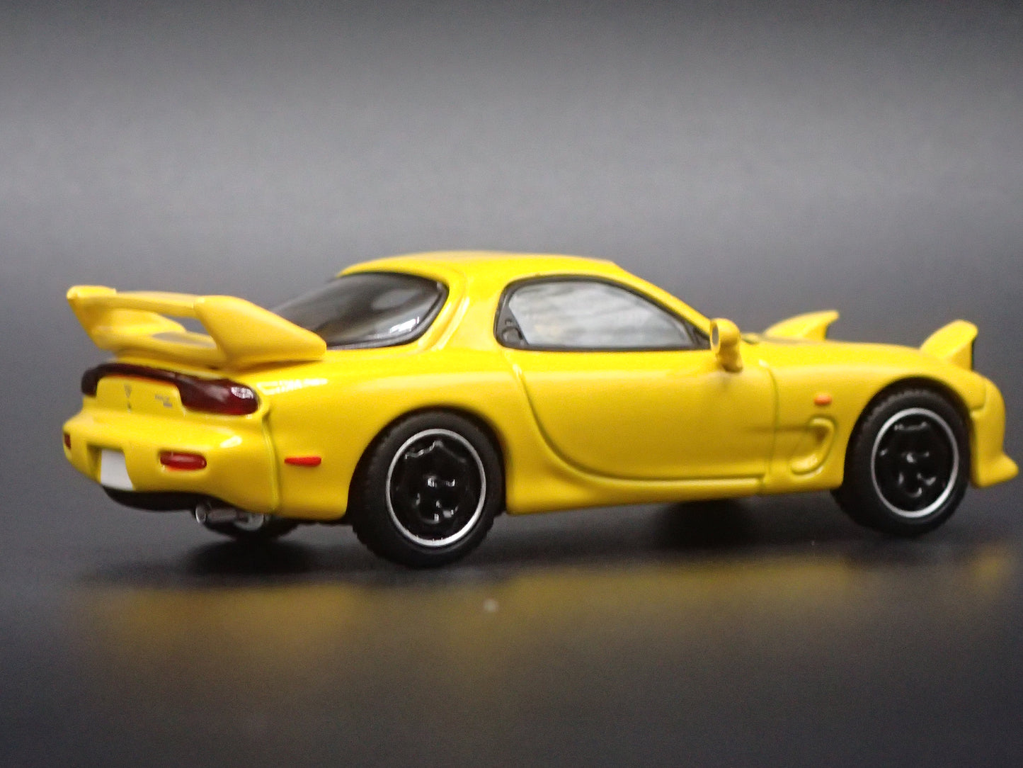 MAZDA RX7 FD3S INITIAL D YELLOW JDM 1:64 SCALE DIORAMA DIECAST MODEL CAR