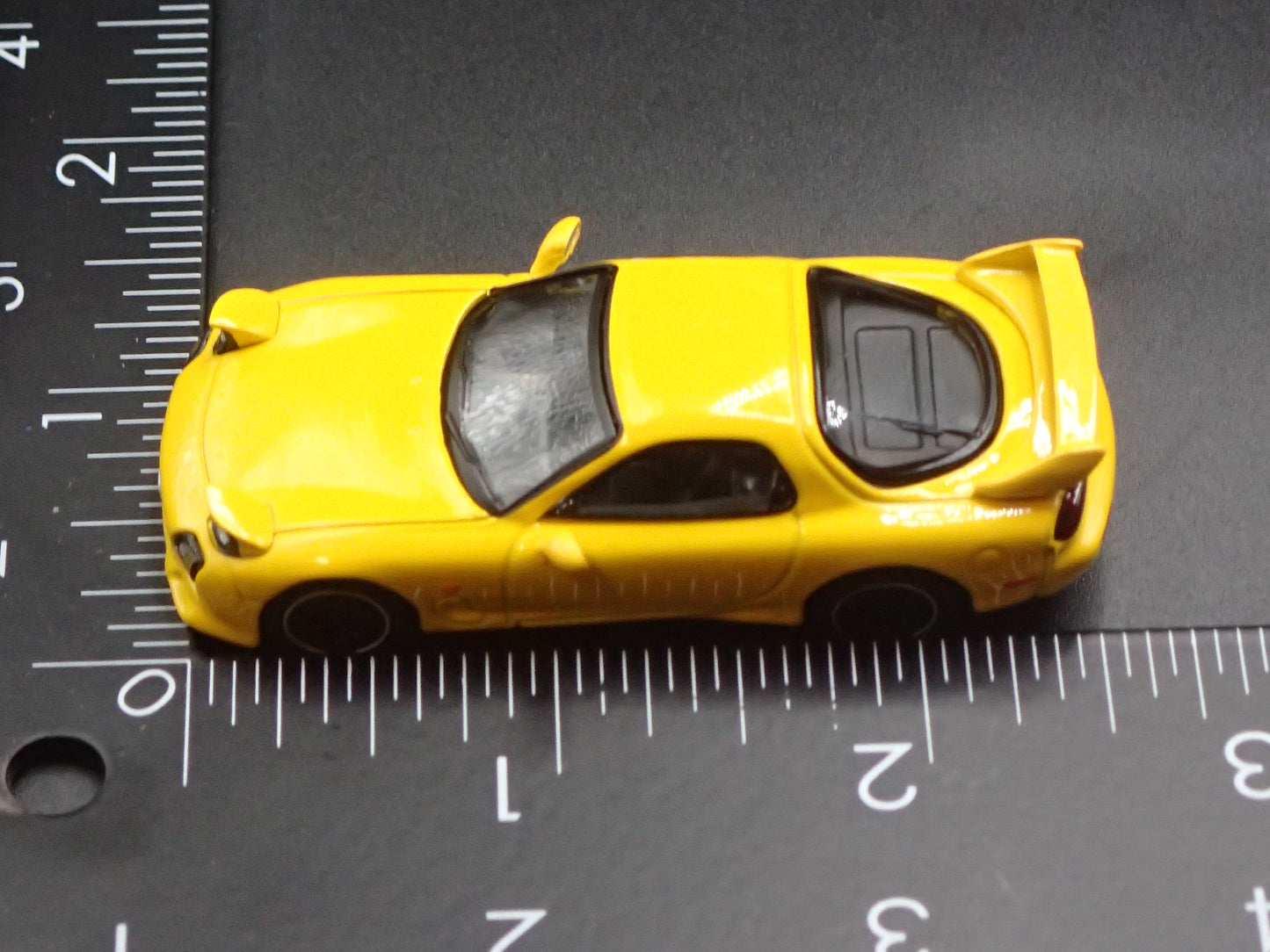 MAZDA RX7 FD3S INITIAL D YELLOW JDM 1:64 SCALE DIORAMA DIECAST MODEL CAR