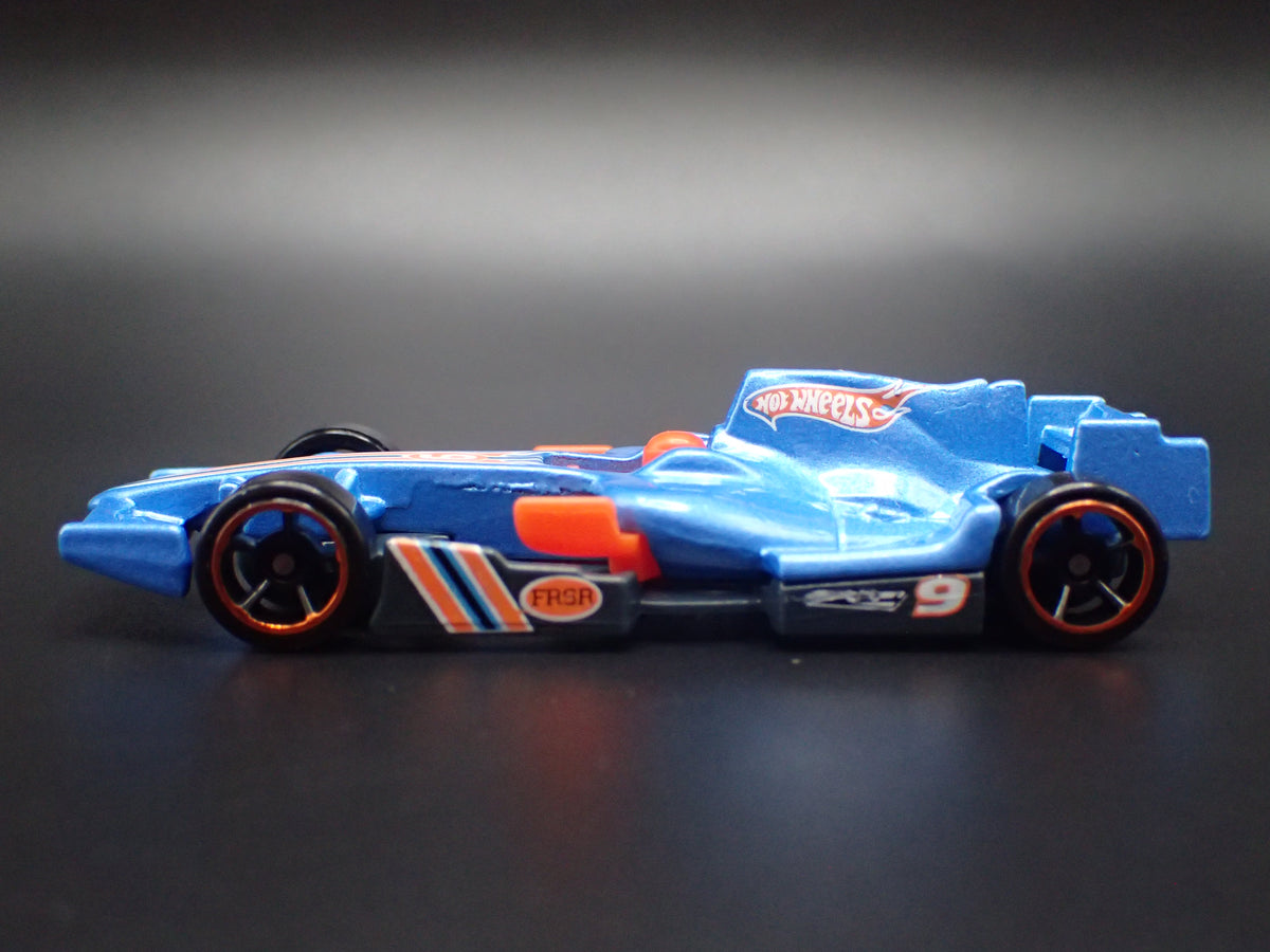 F1 RACER BLUE 1:64 SCALE COLLECTIBLE DIORAMA DIECAST MODEL CAR
