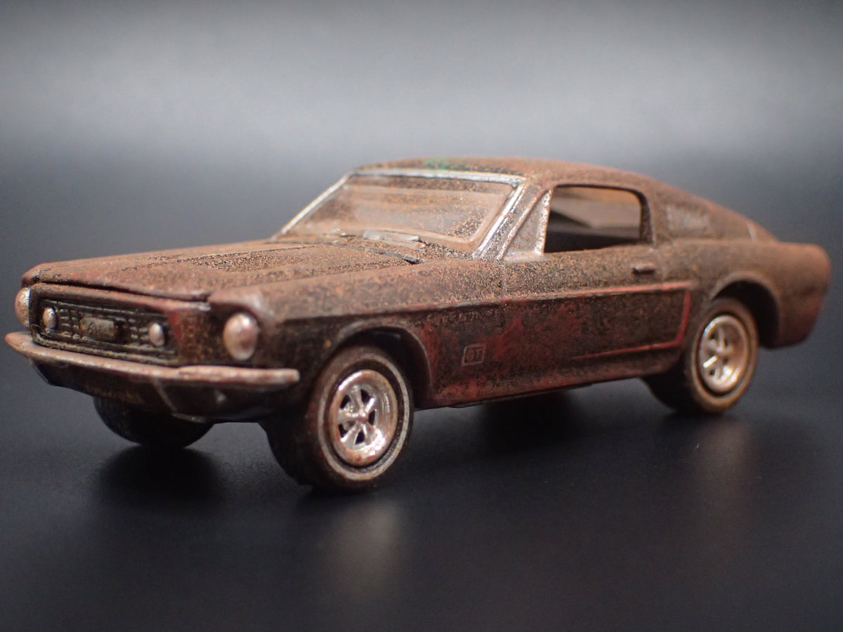 1968 FORD MUSTANG FASTBACK CUSTOM BARN FIND 1:64 SCALE DIECAST MODEL CAR