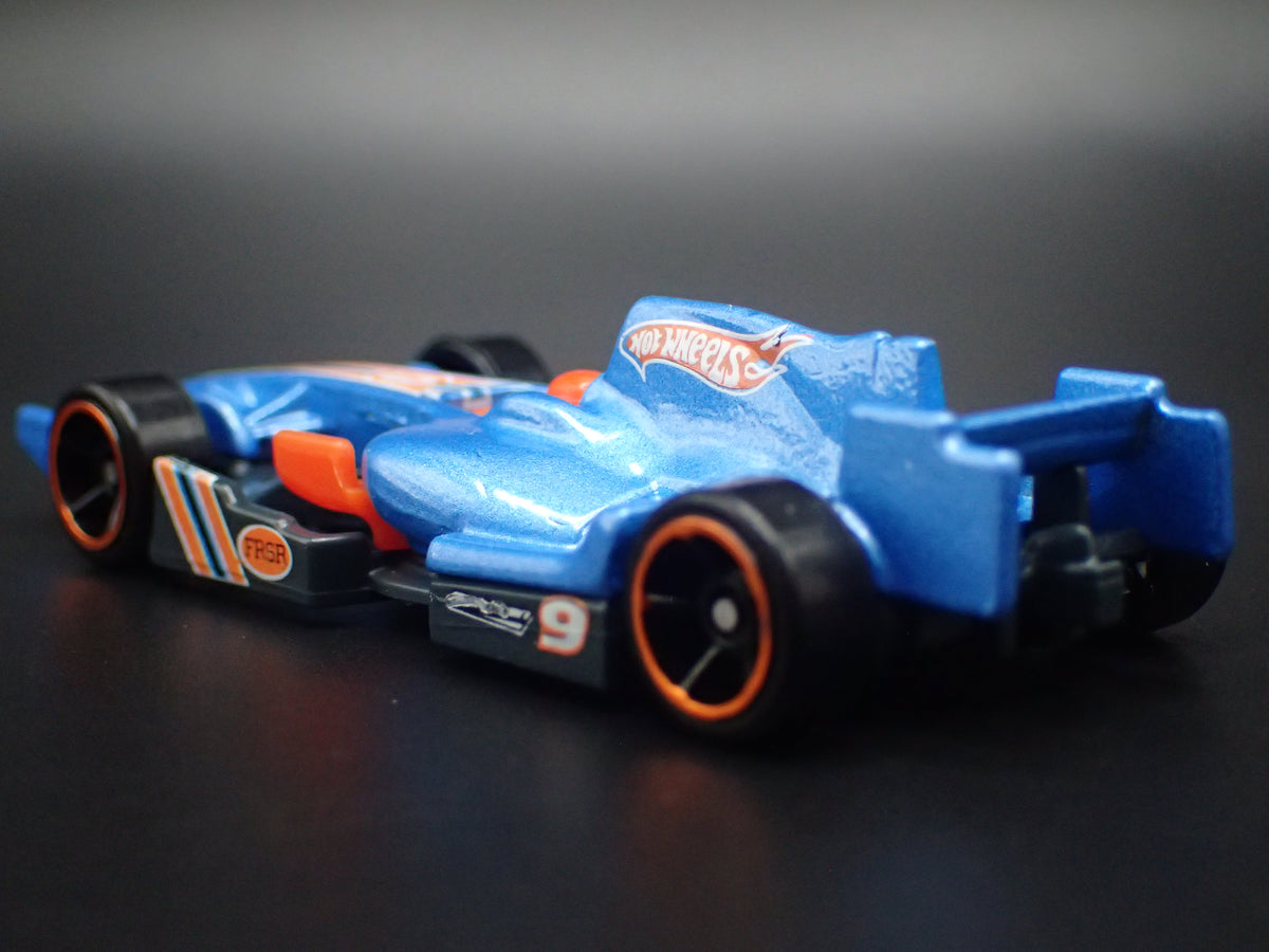 F1 RACER BLUE 1:64 SCALE COLLECTIBLE DIORAMA DIECAST MODEL CAR