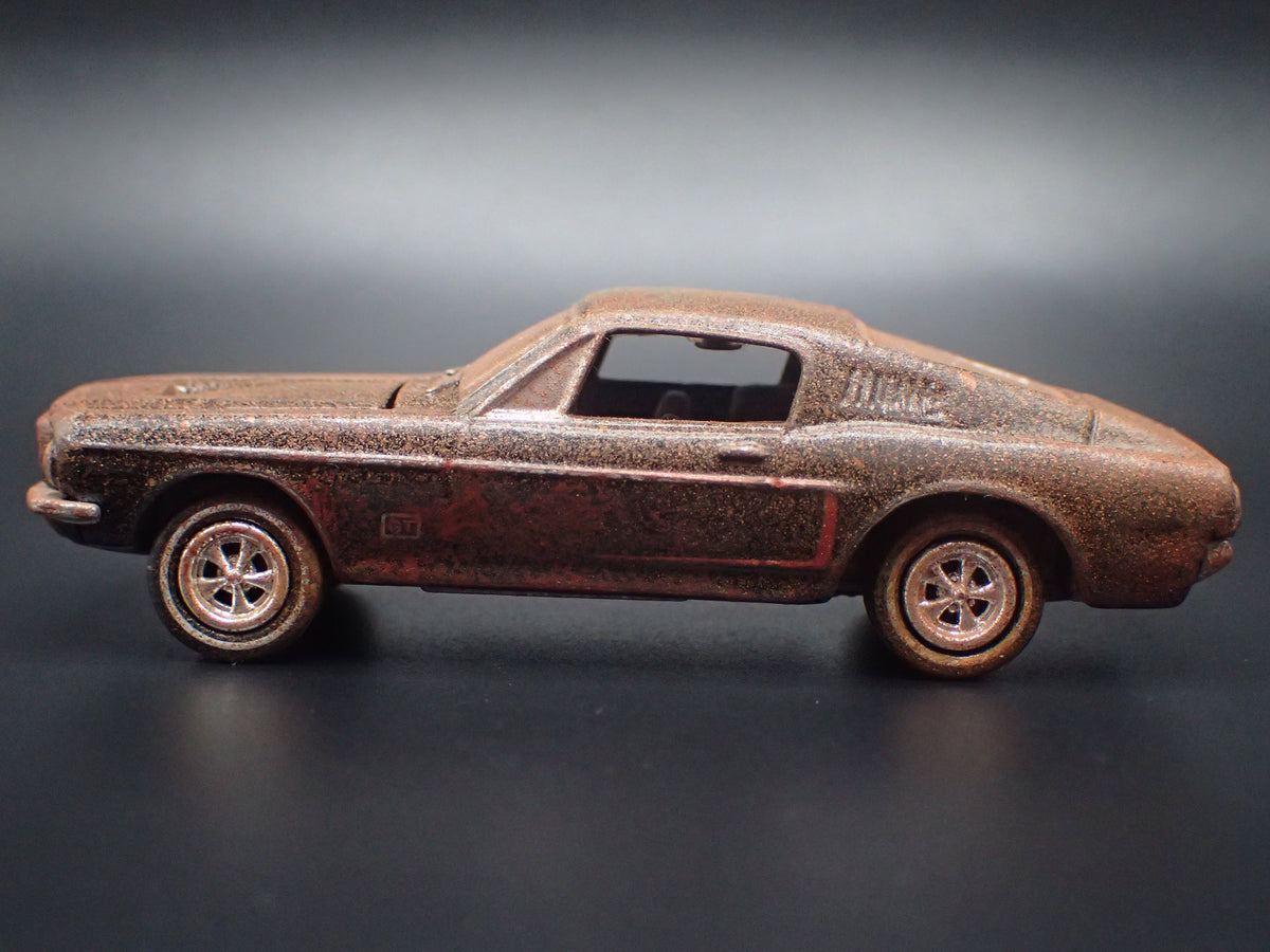 1968 FORD MUSTANG FASTBACK CUSTOM BARN FIND 1:64 SCALE DIECAST MODEL CAR